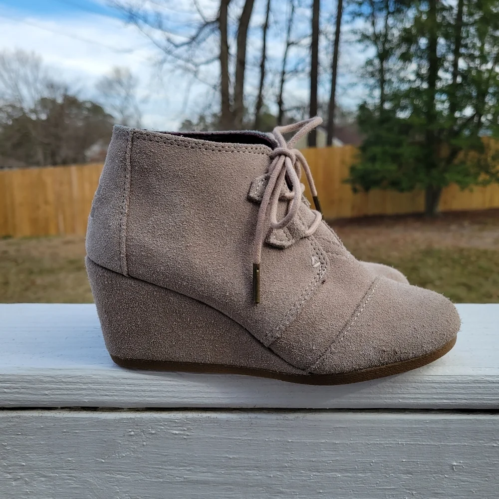 Toms Dersert Wedge Taupe Suede Shoe 6.5‎